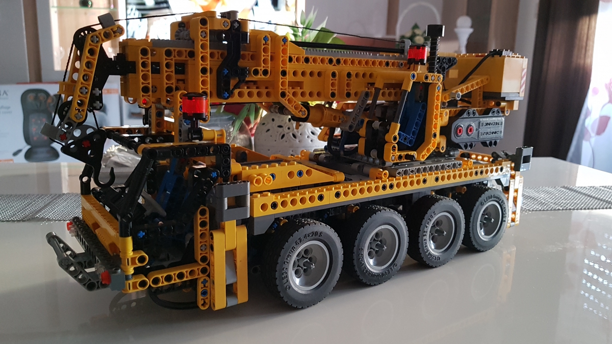 Lego Technic 8421 - Pneumatik Kranwagen mit Motor