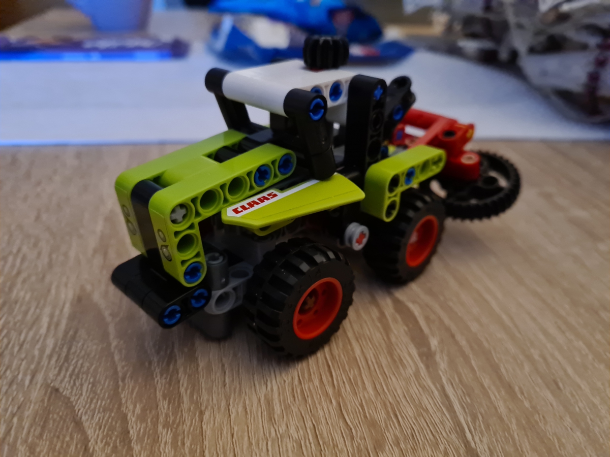 Lego Technic 42102 Mini CLAAS XERION