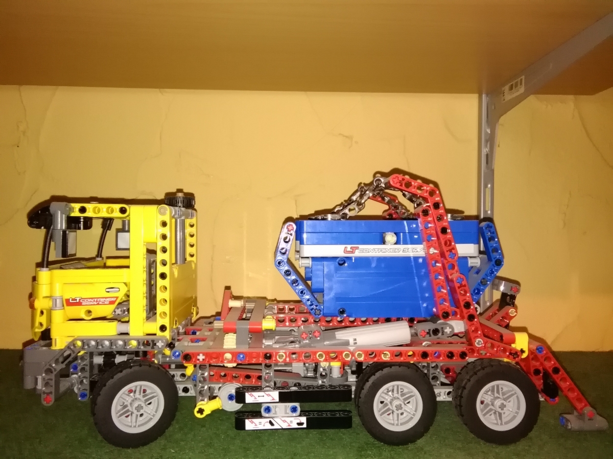 Lego Technic 42024 Container Truck
